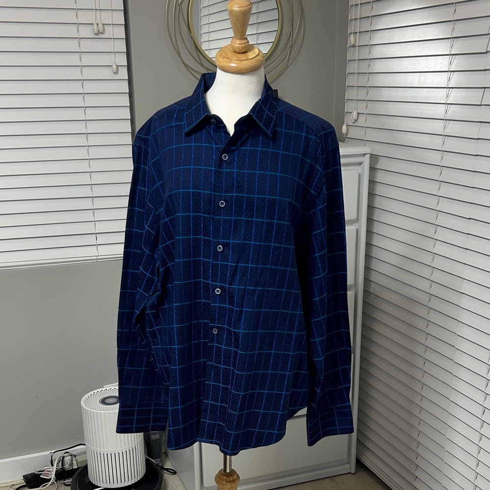 Robert Graham Men’s Navy Plaid Button Down Shirt